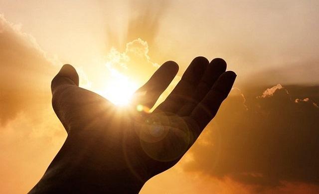 'Como Deus, o Espírito Santo pode verdadeiramente agir como o Confortador e Consolador que Jesus prometeu que ele seria (João 14:16,26; 15:26)' (Foto: Reprodução)