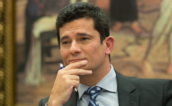 Outrora todo poderoso, incontestável, intocável, o juiz Sérgio Moro agora é visto com grande desconfiança pela população