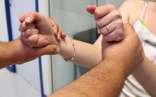 O crime de estupro, atualmente punido com prisão de seis a dez anos, teve a pena aumentada de um a dois terços nos casos de estupro coletivo – cometido por duas ou mais pessoas.