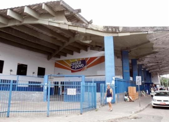 A vencedora arremata a participação acionária da Ebal e os fundos de comércio relativos às 49 lojas da Cesta do Povo (Foto: Reprodução)