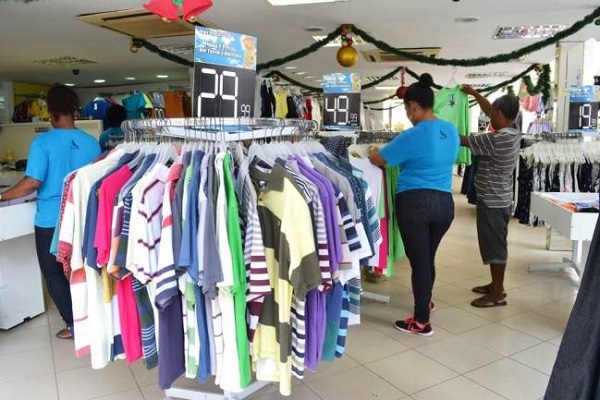 Segundo o Sindlojas, os empresários estão preferindo não abrir vagas de trabalho para não ter prejuízo com os custos do novo funcionário (Foto: Romildo de Jesus)