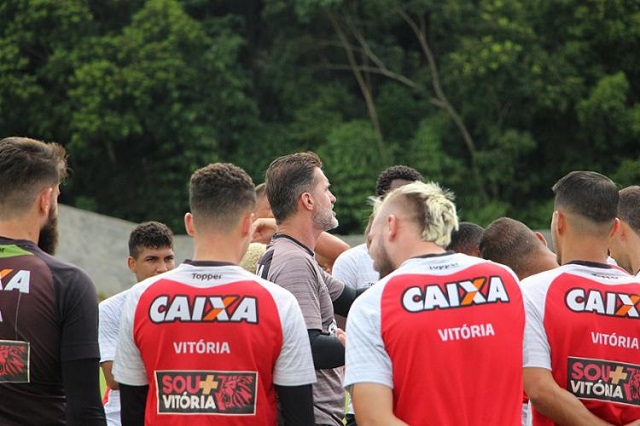 Vitória vai esperar até o último momento pelos jogadores suspensos pelo Tribunal de Justiça da Bahia (Foto: Reprodução)