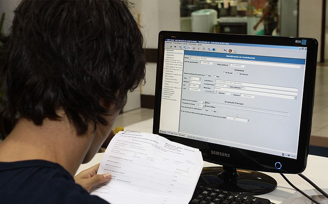 De 1,15 milhão de baianos, só 881 mil declararam imposto de renda até sexta (Foto: Reprodução)