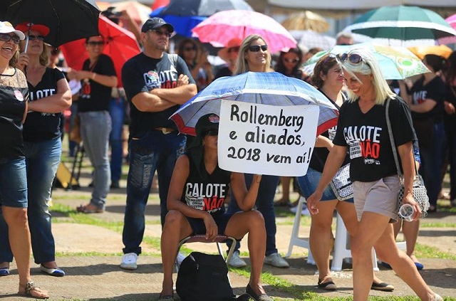 Milhares de servidores de órgãos como a PCDF ainda tentam garantir reajustes. Legislação, porém, vedará revisão de remunerações (Foto: Reprodução | Metrópoles)