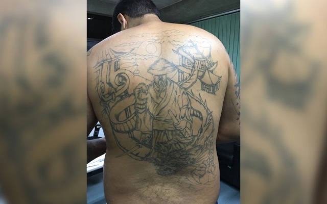Kaíke foi preso com documentos falsos e acompanhado da namorada (Foto: Divulgação | Polícia Civil)