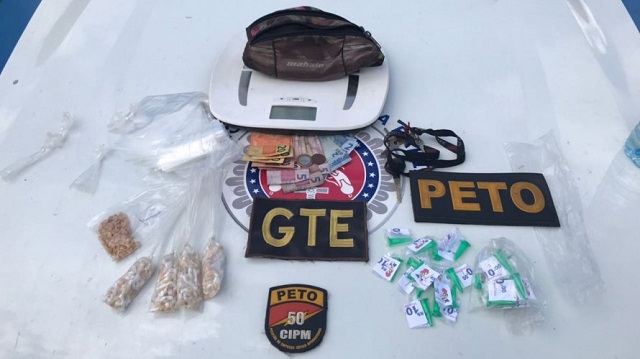 Foram encontradas com ele porções de crack e cocaína 9 (Foto: Divulgação)