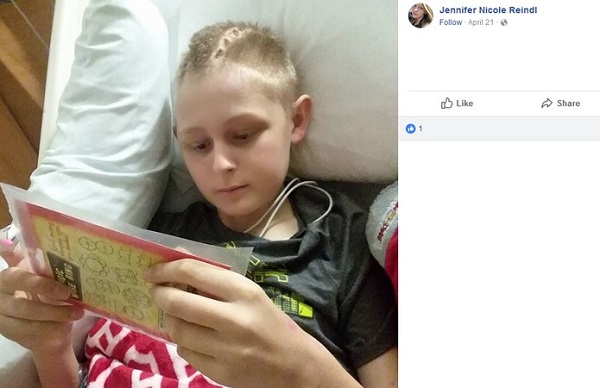 Trenton McKinley acordou e contrariou o diagnóstico dos médicos no Alabama (Foto: Jennifer Nicole Reindl | Reprodução | Facebook)