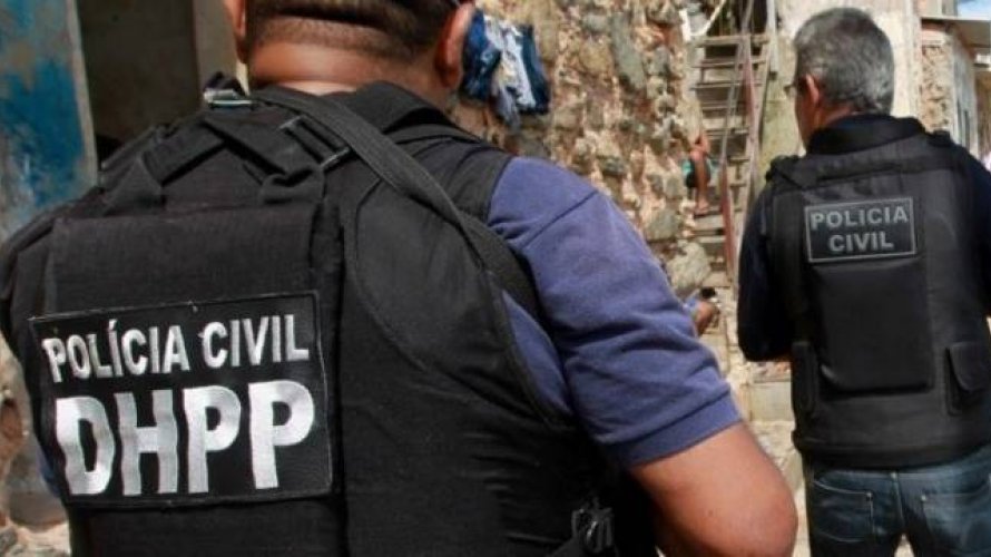 Os detidos foram identificados como Roberto, sargento da reserva PM, tendo como última unidade que foi lotado a 3ª CIPM, e o outro como Guto, ex-PM que foi excluído em 1997 e era conhecido como soldado Lima Fraga.
