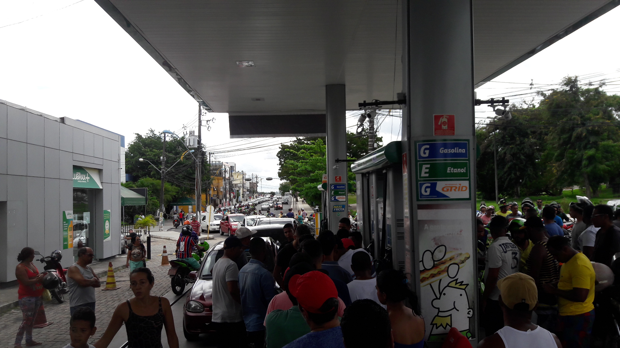 Posto de combustível 'da Câmara' às 13h25 desse domingo 27