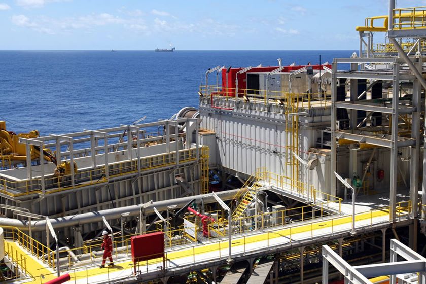 A Petrobras entrou pela porta dos fundos nos consórcios vencedores, exercendo o direito de preferência garantido por lei, com participação de 30%.