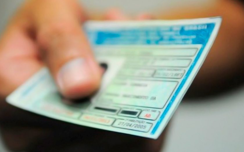 O mesmo recurso pedia a suspensão do passaporte de devedores, mas a ação foi rejeitada por unanimidade pelos ministros da Quarta Turma do STJ.