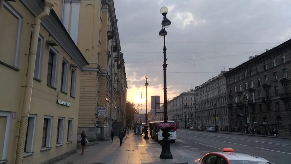 O Sol se põe em São Petersburgo, mas já são 22h locais (foto: Gabriel Rodrigues/CORREIO) 
