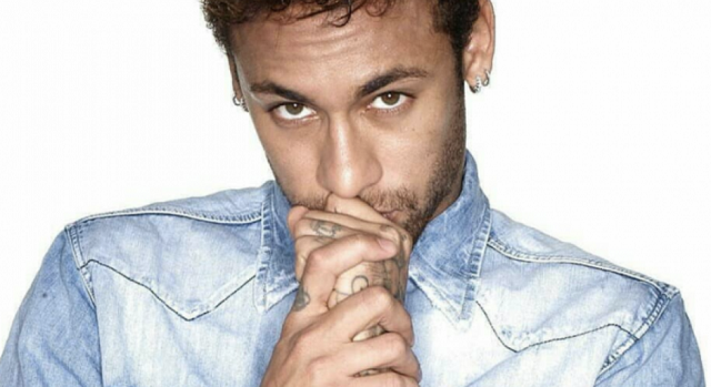 Neymar se mantém em silêncio enquanto jornalistas condenam ‘estrelismo’ do jogador (Foto: Thierry Le Gouès/Replay Jeans / Divulgação)