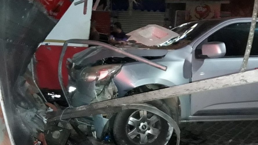 Ao ver o comerciante preso às ferragens e o trailer destruído, populares ameaçaram linchar José Edésio. Entretanto, algumas pessoas acalmaram os ânimos.