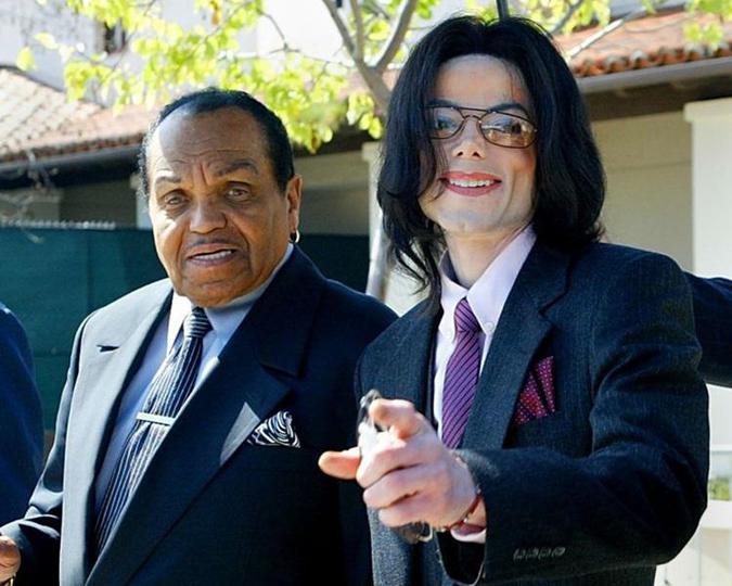 O rei do pop já revelou em entrevistas as diversas crueldades que sofreu durante a infância ao lado do pai (foto: Kimberly White/AFP)