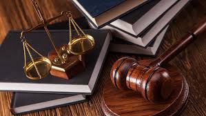 1 Coríntios 6:7 declara: “O só existir entre vós demandas já é completa derrota para vós outros. Por que não sofreis, antes, a injustiça? Por que não sofreis, antes, o dano?”.