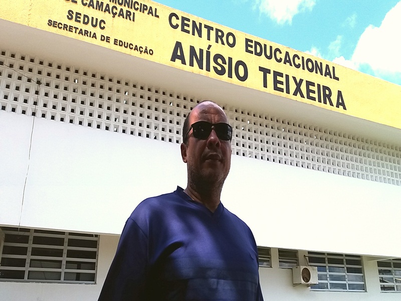 Diretor Dinaldo Cardoso, 46 anos, exonerado por um erro singelo - comparado a outros cometidos, talvez, por outros sem punição alguma - que cometeu tentando acertar, mas não teve seus argumentos nem o humilde pedido de desculpas aceitos pela prefeitura