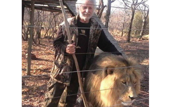 Leon van Biljon, de 70 anos, conhecido como Homem-Leão (Foto: Reprodução | Facebook)