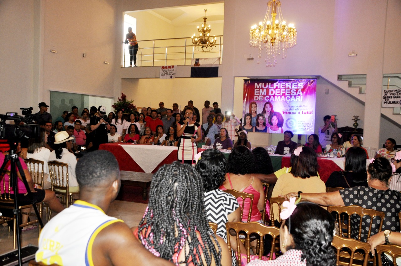 Presença masculina no evento 'das mulheres' dá o tom da força que deve ganhar uma eventual e quase certa campanha de Ivoneide Caetano para prtefeita da cidade - Foto Nelinho Oliveira