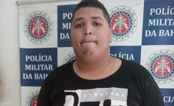 Raffael Almeida Schettin de 19 anos é suspeito de sequestrar, agredir, atropelar e tentar de estuprar empresária (Foto: Divulgação | Polícia Militar de Porto Seguro)