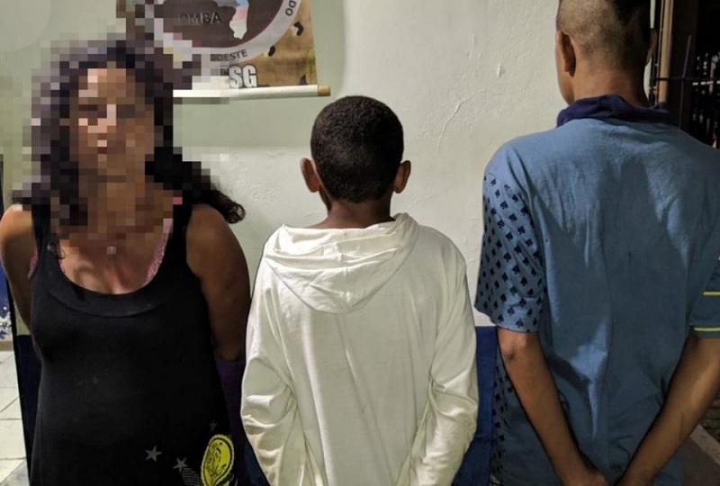 De acordo com a polícia, vídeo circulava na internet e foi gravado por dois adolescentes, que foram apreendidos