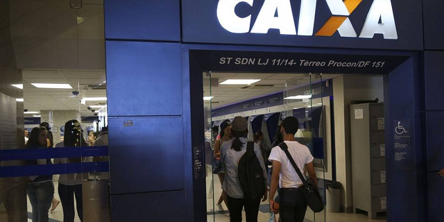 A Caixa Econômica Federal iniciou neste mês o depósito automático para quem tem poupança, seguindo calendário de mês de nascimento (Foto: Reprodução)