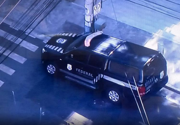 Mandados de busca e apreensão são cumpridos na Bahia (Foto: Reprodução | TV Record)