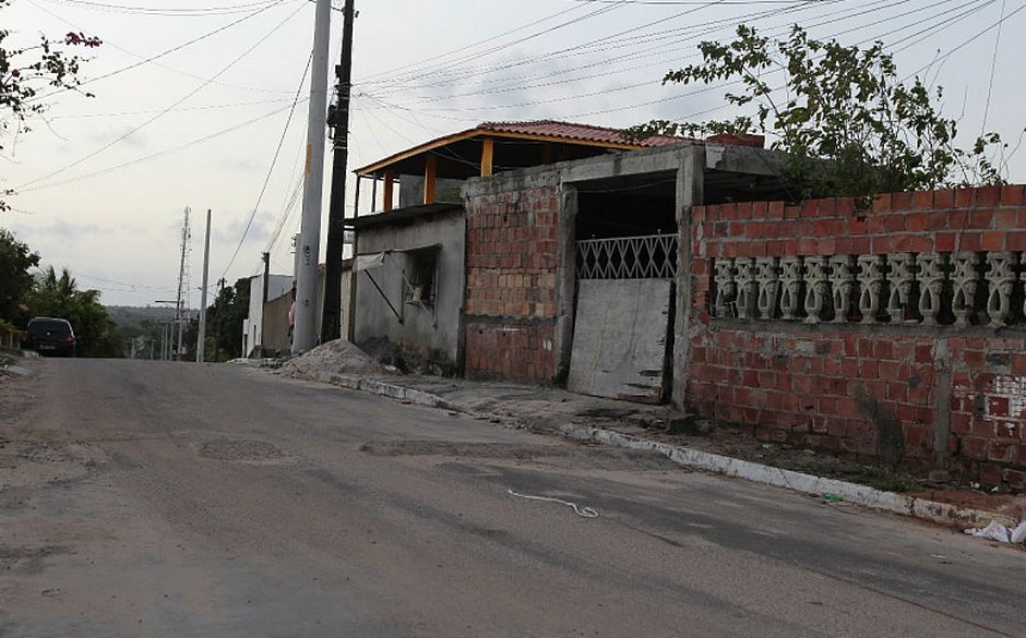 Rua onde houve o crime (Foto: Arisson Marinho/ CORREIO)