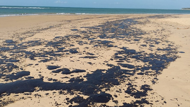 O Comando do 2º Distrito Naval informou que localizou a mancha na localidade na manhã desta quinta-feira (10) (Foto: Reprodução)