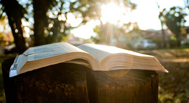 Deus criou tudo que existe e o universo só se mantem em condições operacionais por conta do seu poder. Por causa disso, sua autoridade sobre todas as coisas e seres não tem qualquer limitação (Foto: Reprodução)