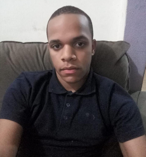 Adolescente morreu na porta de igreja (Foto: Arquivo Pessoal)  