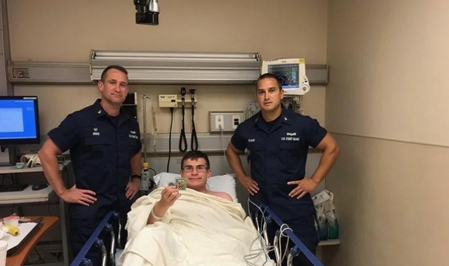 Blake Spataro sobreviveu quase 10 horas no Oceano Atlântico, depois de ser levado para o mar (Foto: Amber Krycka | Twitter)