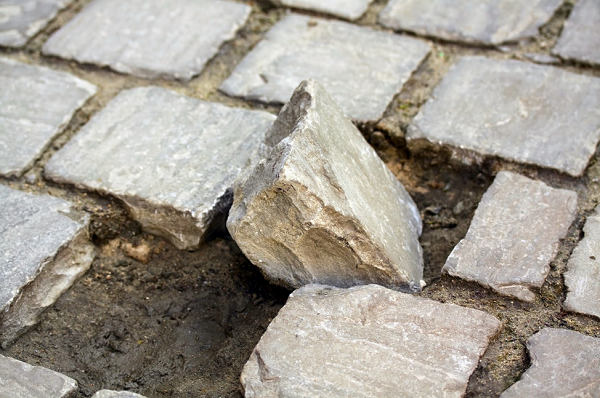 'Mas Jesus, voltando-se, disse a Pedro: Arreda, Satanás! Tu és para mim pedra de tropeço, porque não cogitas das coisas de Deus, e sim das dos homens' (Mateus 16:23)