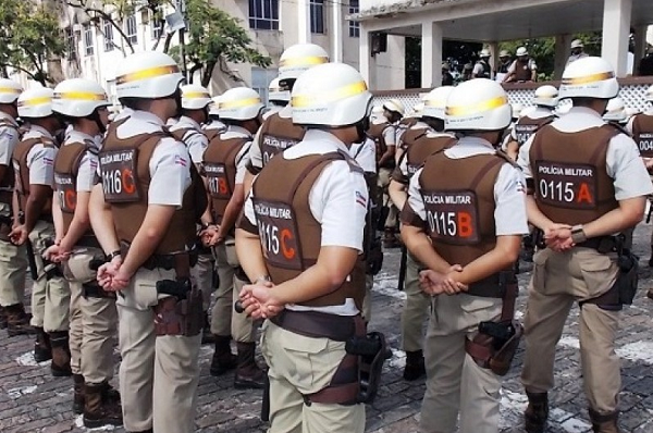 Um grupo de policiais militares da Bahia decretou greve por tempo indeterminado em assembleia nesta terça-feira (8) (Foto: Reprodução)