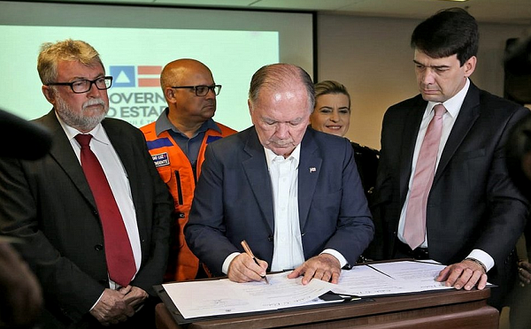 Governador em exercício assina Decreto Estadual de Emergência (Foto: Mateus Pereira | GOVBA)