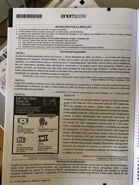 Ministro da Educação porém diz: 'O ENEM segue 100%! A foto da prova é verdadeira, porém, foi tirada e postada após o início do exame e da realização dos procedimentos de segurança. Tudo dentro da normalidade'