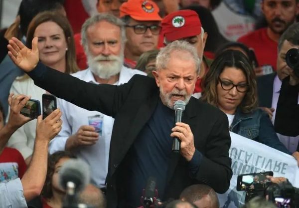 Ex-presidente falou como um líder de um partido de esquerda ao defender os interesses da base da pirâmide social - Fato: Reprodução