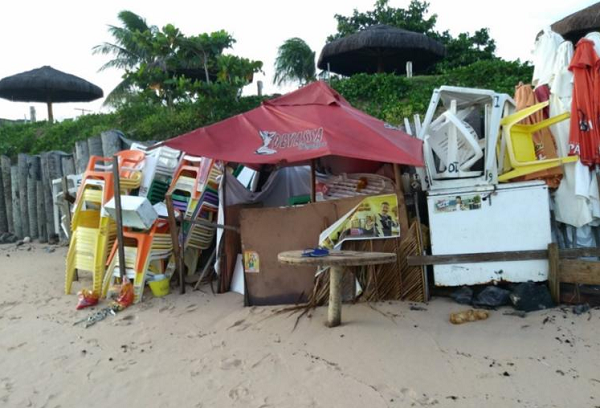 MP notificou a gestão de Elinaldo para que resolvesse a ocupação ilegal da praia (Foto: Divulgação)