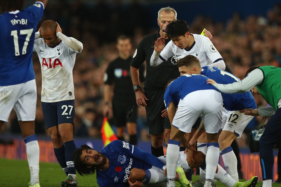 Gravidade da fratura levou ao desepero dos jogadores em campo. Foto: Reprodução