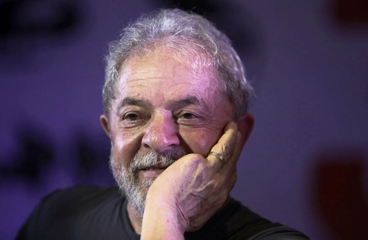 Ex-presidente não pode se candidatar a cargos públicos e pode voltar a ser preso caso se esgotem recursos ou o Congresso altere a Constituição