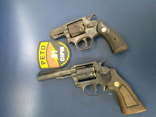 Dois revólveres, sendo um calibre 38 e um calibre 32, foram apreendidos pela polícia (Foto: Divulgação | SSP-BA)