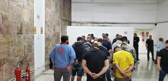 40 pesssoas foram detidas (Foto: Polícia Civil do Paraná | Divulgação) 