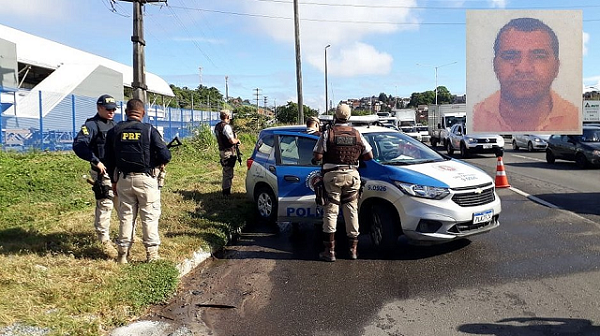 Corpo de Wendell Carvalho Santos, 38 anos, foi encontrado com pelo menos três perfurações de tiro na cabeça (Foto: Bruno Wendel | CORREIO)