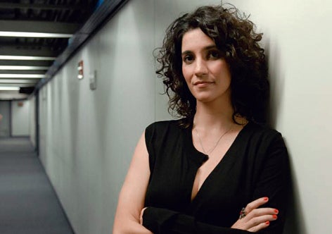 'Hoje é Natal. Mas ao invés da mão estendida para amizade, o gesto de arma apontada. O verbo matar já não dá conta. Falamos em torturar, fuzilar, abater', afirmou a escritora e roteirista, em sua coluna na Folha - Foto: Matheus Cabral/Divulgação TV Globo