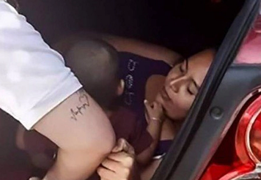 A esposa e o filho do motorista estavam escondidos na mala do veículo (Foto: Reprodução)