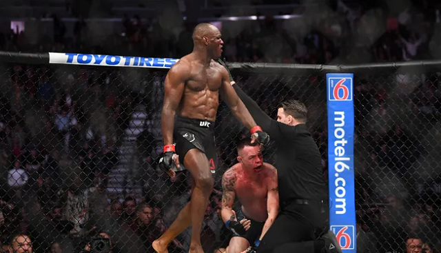 O nigeriano-americano Kamaru Usman enfrentou o estadunidenste Colby Covington, que é conhecido por suas declarações racistas e pelo seu apoio ao presidente Donald Trump (Foto: Reprodução | UFC)