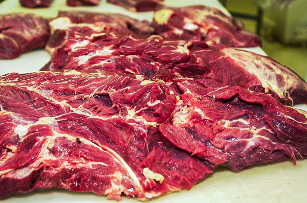 caminhões têm saído para a estrada acompanhados de escolta armada, o que aumenta ainda mais o custo do produto (Foto: Reprodução)