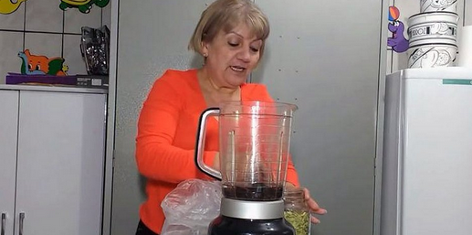 Maria da Paz, ensina a preparar um chá de sene para emagrecimento com diversos ingredientes, prometendo eliminar até 20 kg rapidamente (Foto: Reprodução)