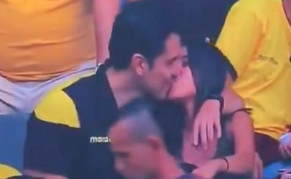 Casal acompanhava um jogo de futebol (Foto: Reprodução)