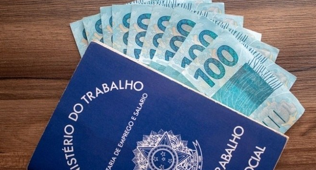 Saque imediato do FGTS estará disponível até dia 31 de março (Foto: Getty | Playbuzz)